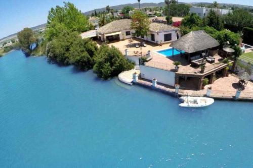 Espectacular casa con embarcadero. — 4-Star Luxury Hotel in Arcos De La Frontera, Spain