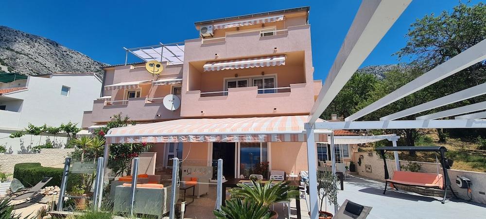 Apartments Dobrila — 4-Star Luxury Hotel in Hvar, Croatia
