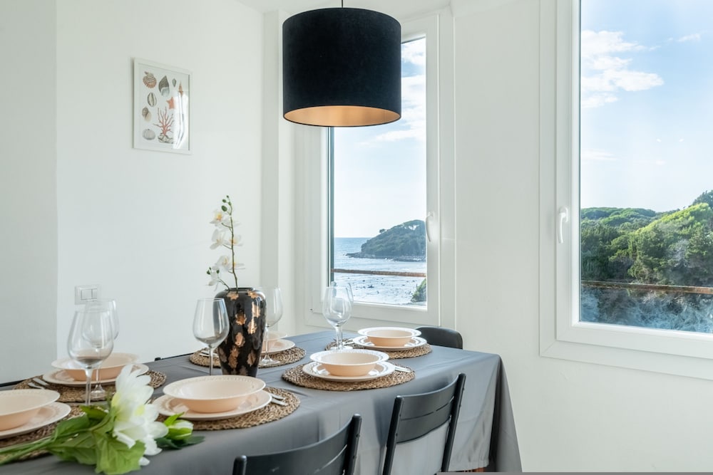 Magic Seaside Apartment — 4-Star Luxury Hotel in Rosignano Marittimo, Italy