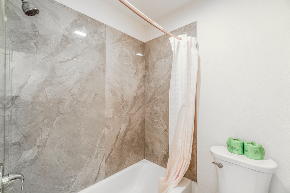 Regency Inn By OYO Rockdale TX - photo 25