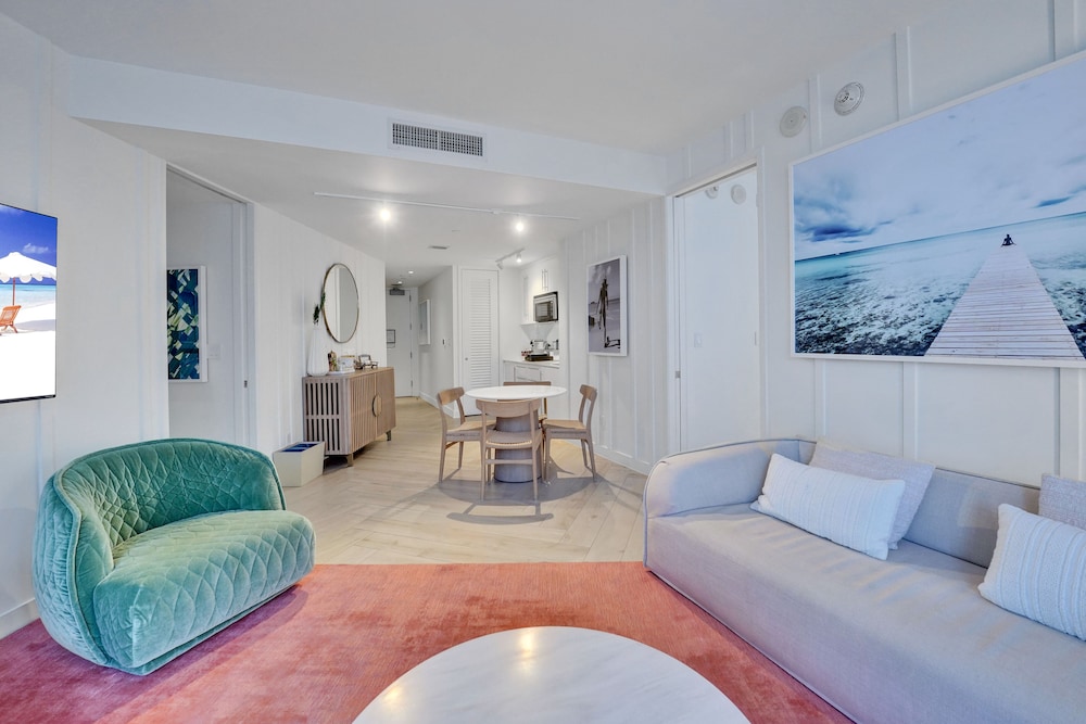 Private Residences at W SoBe by LRMB - photo 3