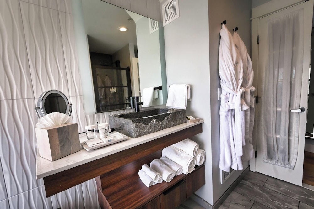 Cannery Pier Hotel & Spa - photo 69