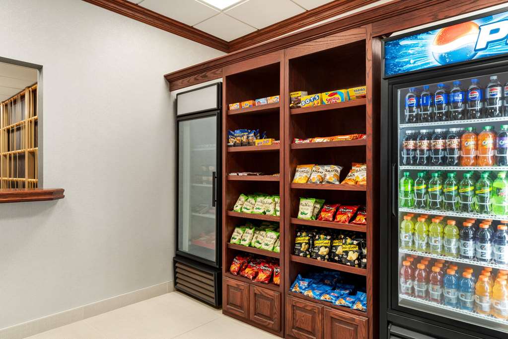 La Quinta Inn & Suites by Wyndham Madison American Center - photo 37