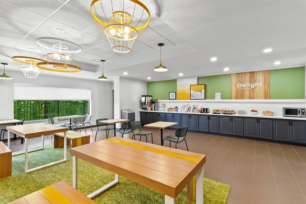 Spark By Hilton Houston Hobby Airport - photo 35