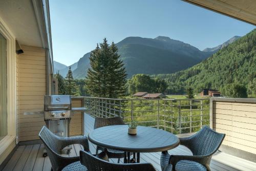 Deluxe Unit With Unbeatable Deck Views — Telluride