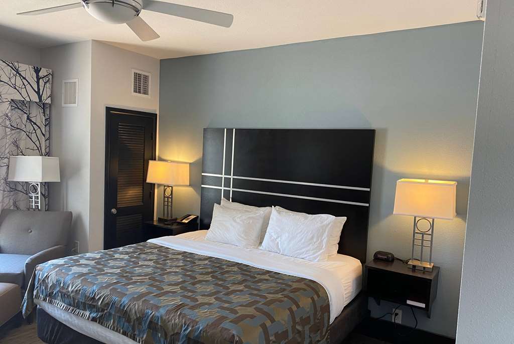 La Quinta Inn & Suites by Wyndham Lubbock Southwest - photo 11