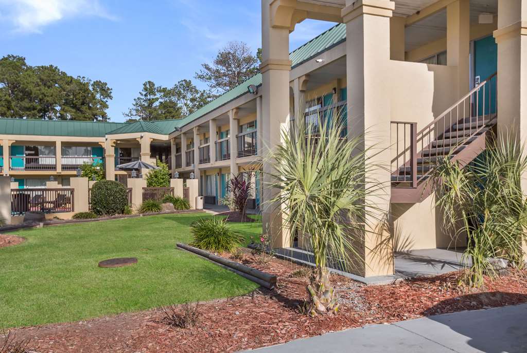 Econo Lodge Inn & Suites Hardeeville I 95 - photo 11