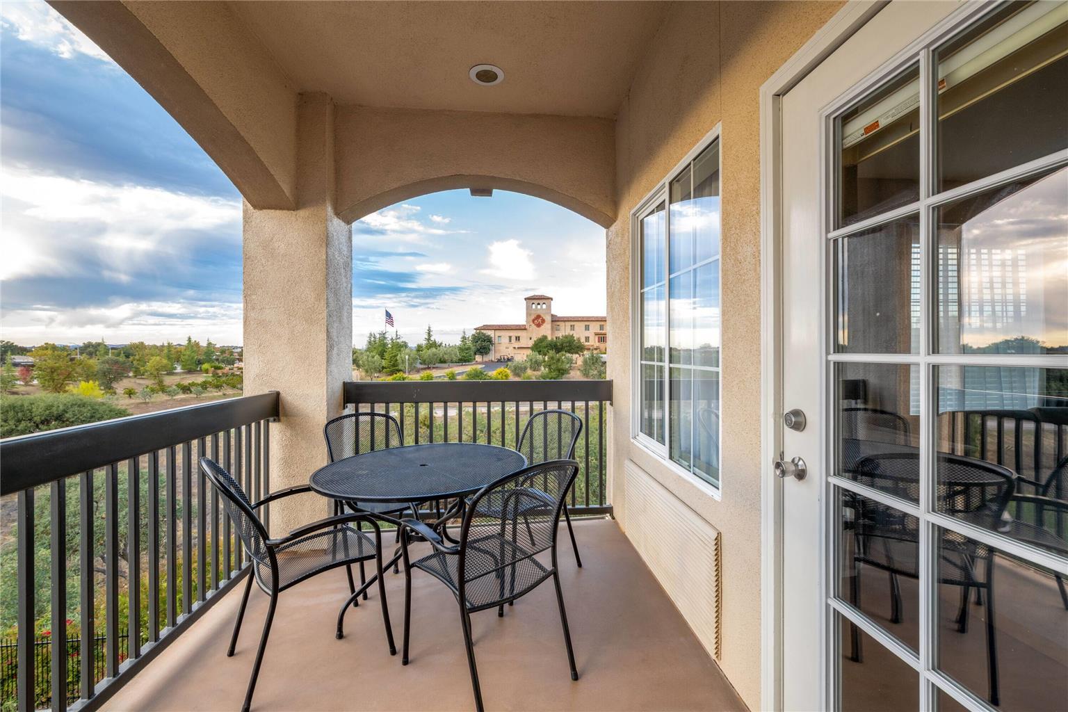 La Quinta Inn & Suites by Wyndham Paso Robles - photo 42