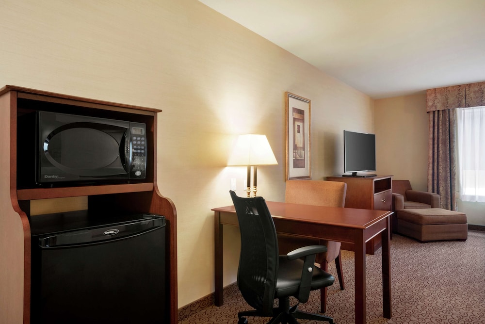 Hampton Inn & Suites West Bend - photo 9