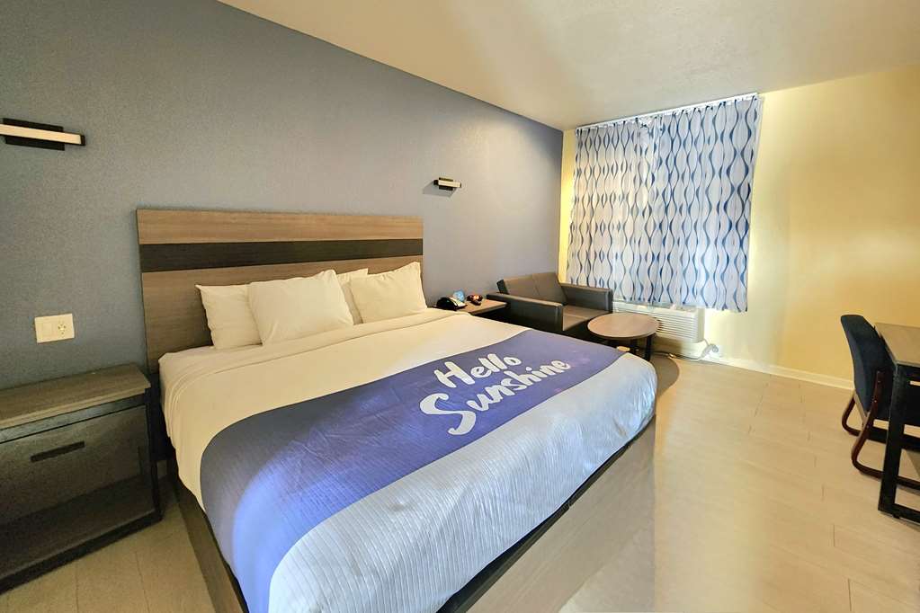 Days Inn by Wyndham Freeport in Freeport, United States