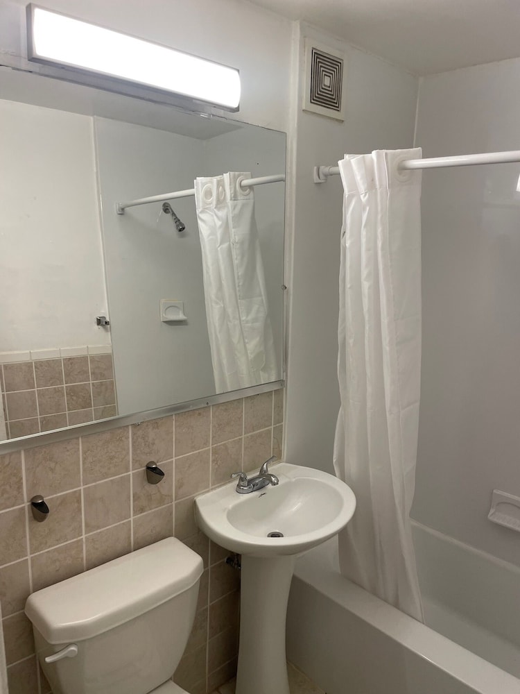 Budget Host Travelers Motel - photo 13