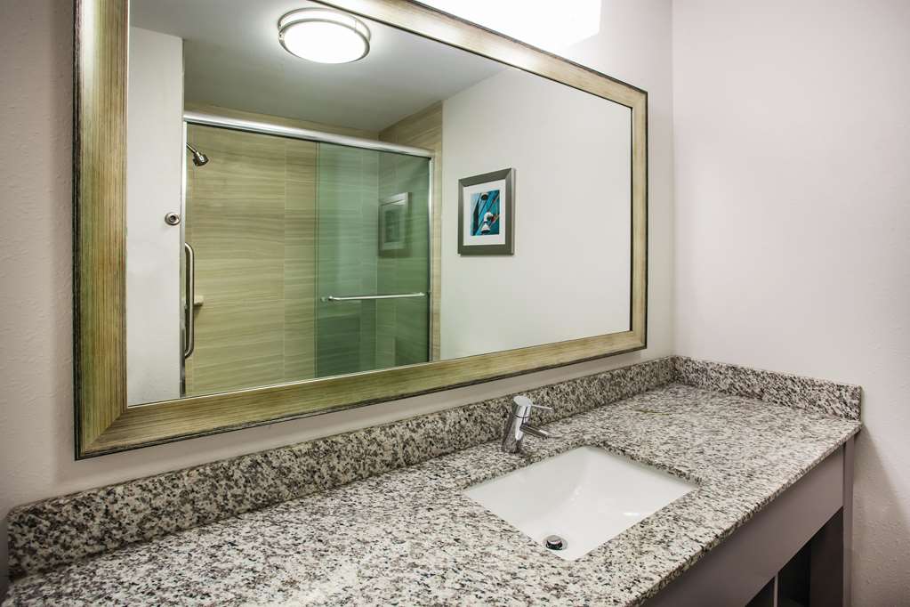 La Quinta Inn & Suites by Wyndham St. Paul Woodbury - photo 18