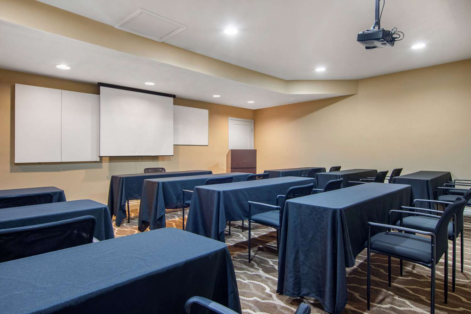 Quality Suites Buckhead Village - photo 26