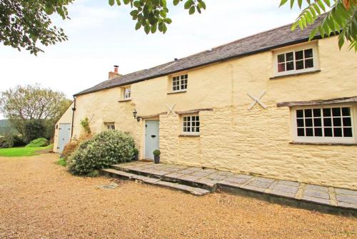 Meadowside Cottage Characterful Grade 2 Listed Cottage near to Wadebridge and Padstow — 5-Star Luxury Hotel in Wadebridge, United Kingdom