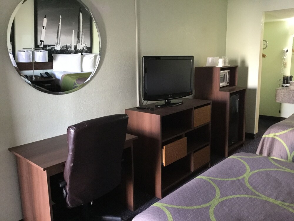 Super 8 By Wyndham Clearwater Us Hwy 19 N - photo 7