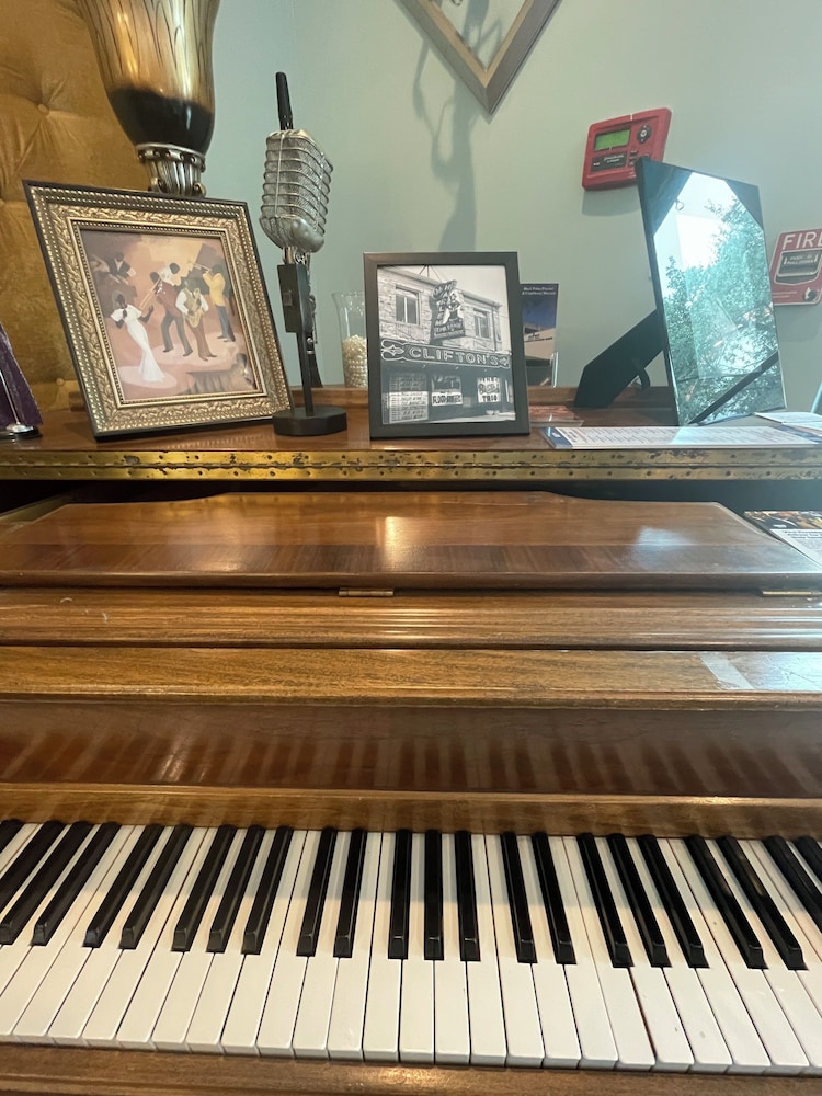 Dunns Josephine Hotel - photo 5