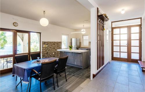 Awesome Home In Zaton
