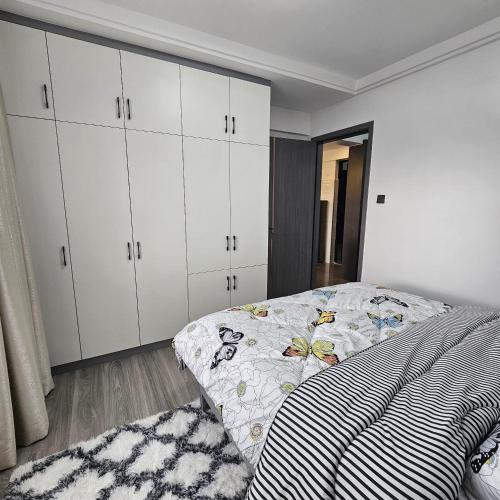 Dpfa's Elegant Fully Furnished One Bedroom Apartment