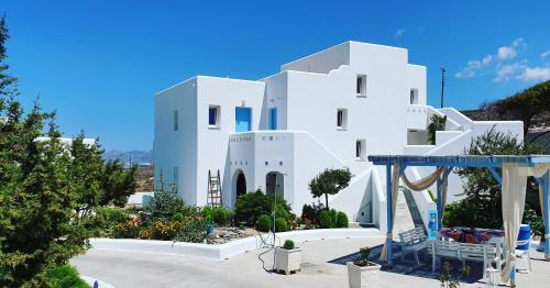 Sarakiniko Rooms — Adamas — photo 3