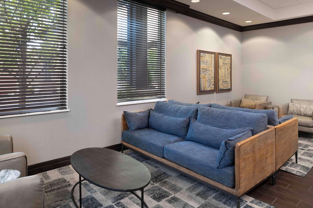 Hampton Inn Lewiston Auburn - photo 4