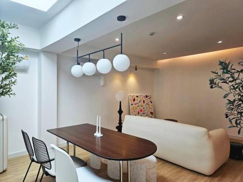 PB home 1 min to BTS Saladaeng & MRT Silom — 4-Star Luxury Hotel in Bang Rak, Thailand