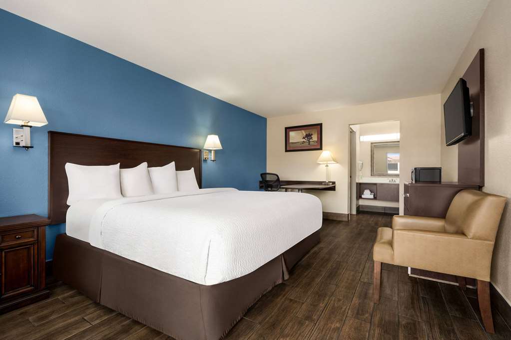 Baymont by Wyndham Kingman - photo 13