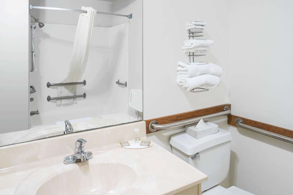 Super 8 by Wyndham Fond Du Lac - photo 11