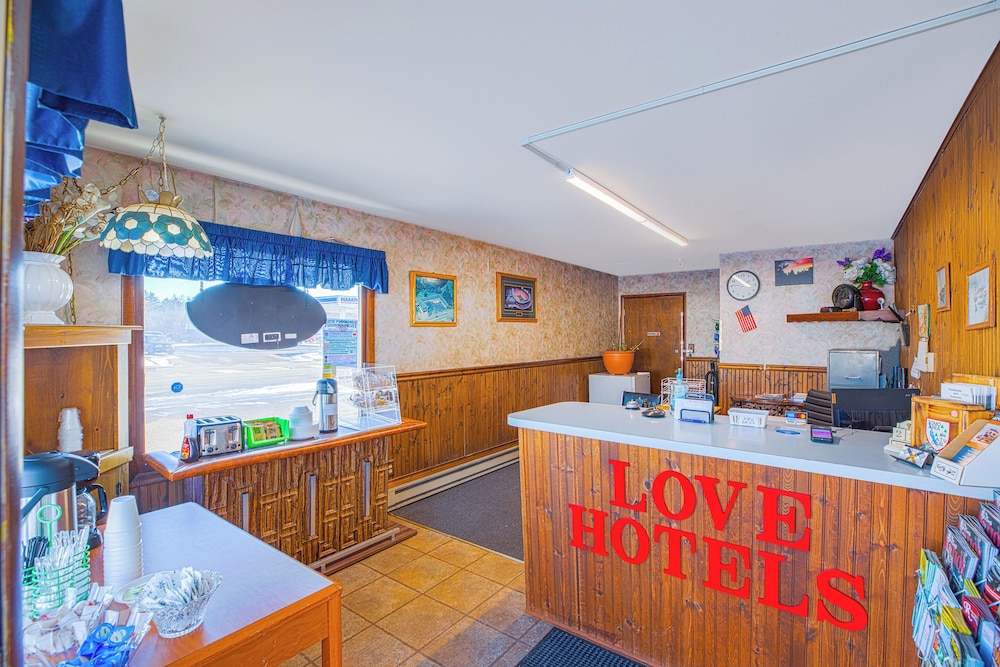 Love Hotels Tomahawk by OYO at Lake Mohawksin WI - photo 2