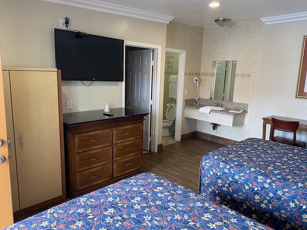 Palace Inn Oxnard - photo 16