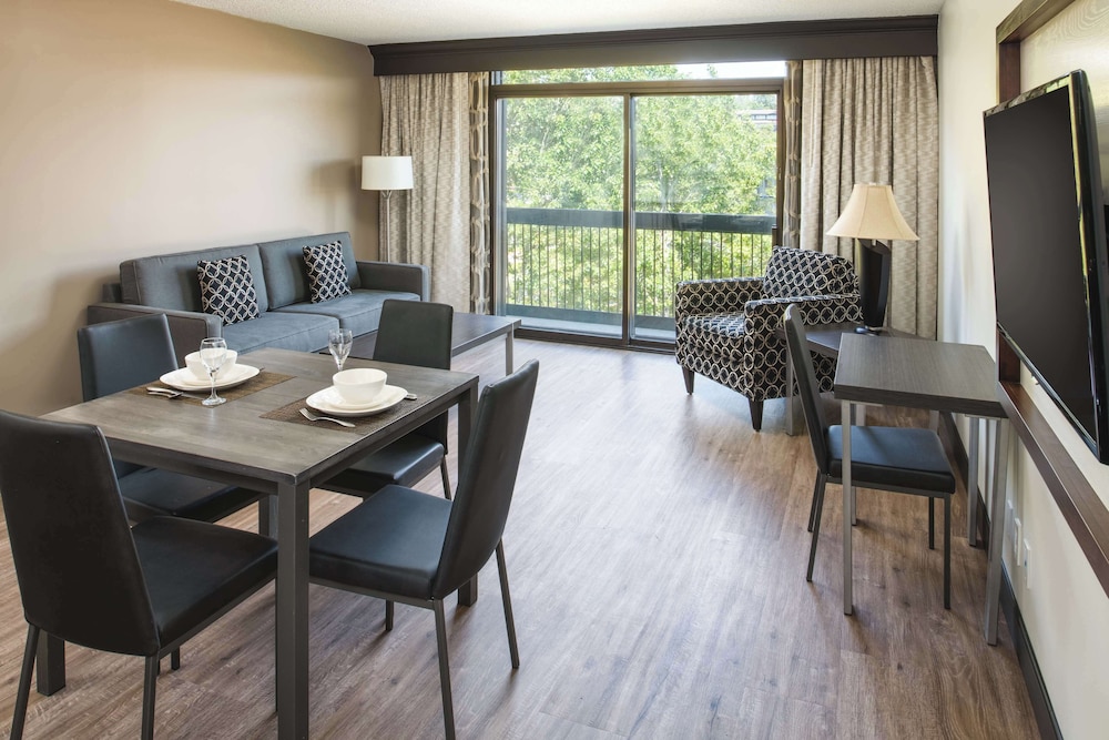 Hilton Bellevue - photo 22