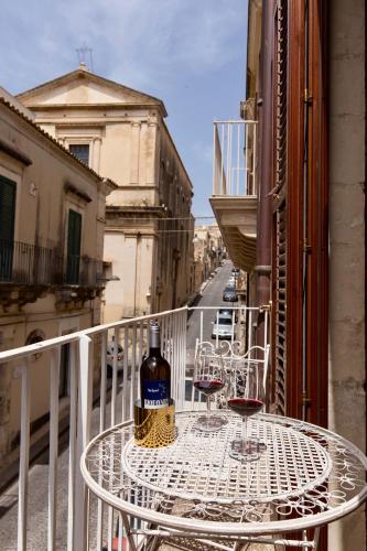 Macramè in centro storico a Noto - last minute hotel in Noto