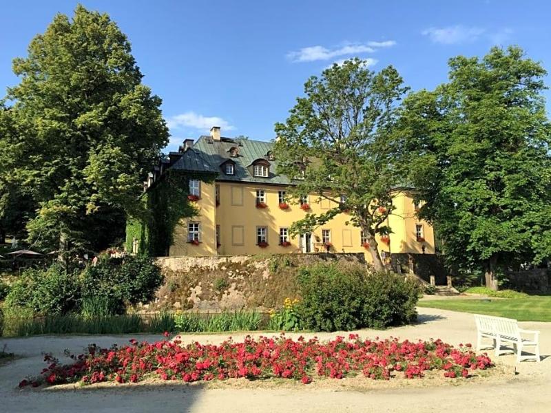 GreenLine Schloss Stonsdorf Palac Staniszow in Jelenia Gora, Poland