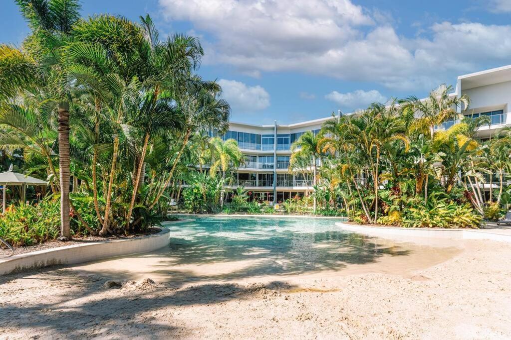 Sunset Views Spacious Getaway — Hope Island