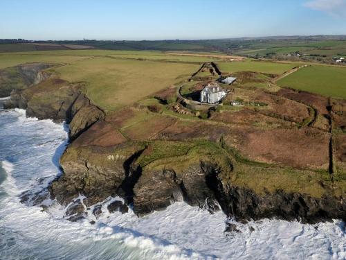 Wildly Romantic Cliff Top Apartment — 4-Star Luxury Hotel in Porthleven, United Kingdom