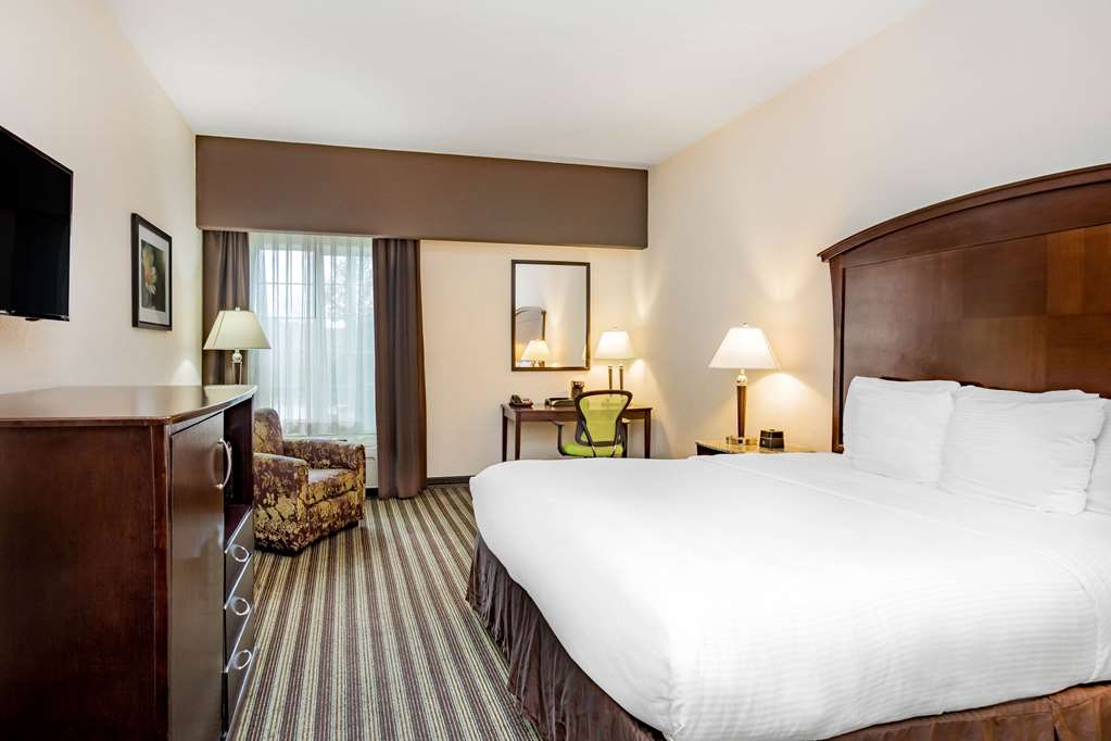 La Quinta Inn & Suites by Wyndham Fowler - photo 25