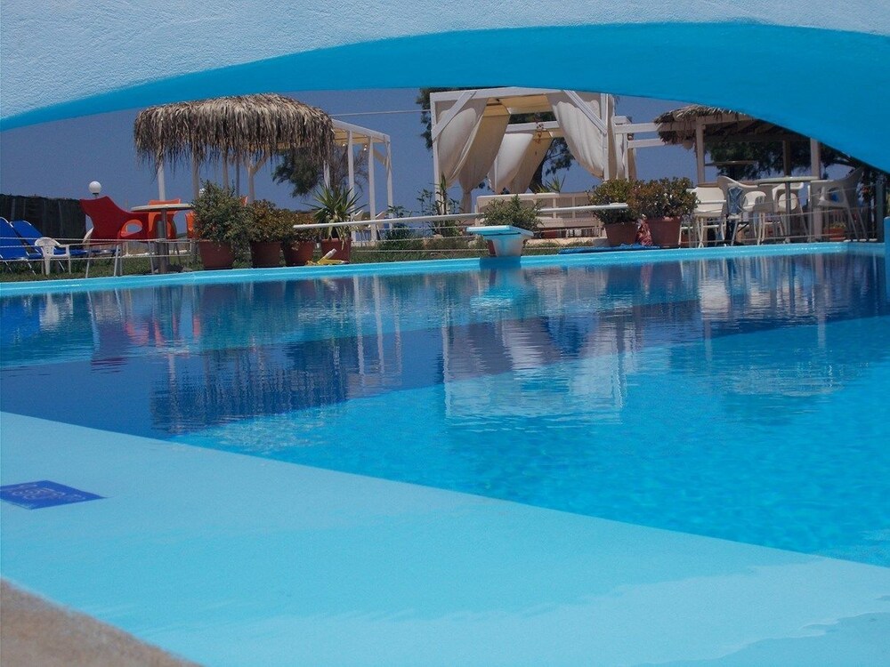 Hippokratis Apartments — 4-Star Luxury Hotel in Gerani, Greece