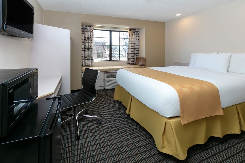 Travelodge by Wyndham Arlington Dallas Area - photo 10