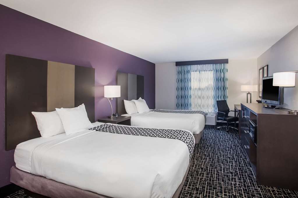 La Quinta Inn & Suites by Wyndham Pontoon Beach - photo 24
