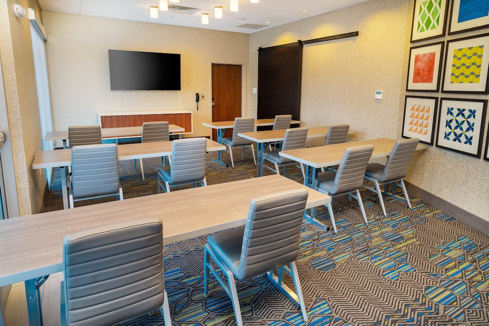 Holiday Inn Express & Suites Las Vegas E Tropicana by IHG - photo 35