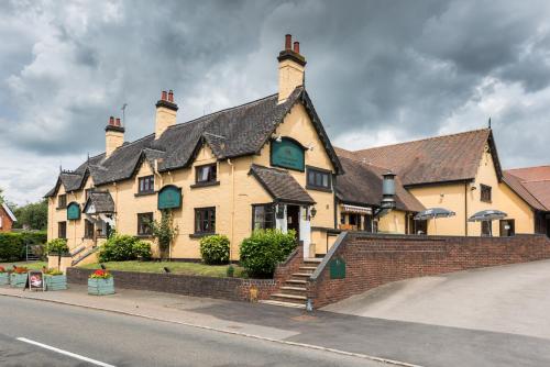Golden Lion Hotel - carbon neutral hotel in Rugby