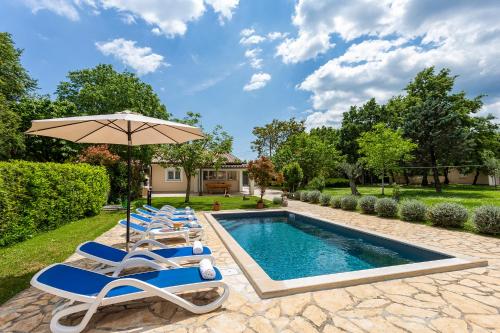 Elegant Villa with Private Pool and Stunning Garden in the Picturesque Village of Brhanići — 4-Star Luxury Hotel in Svetvincenat, Croatia