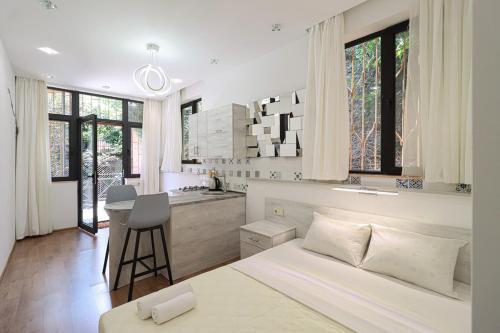 Modern 1br Apt Near Rustaveli by Wehost — 4-Star Luxury Hotel in Tbilisi, Georgia