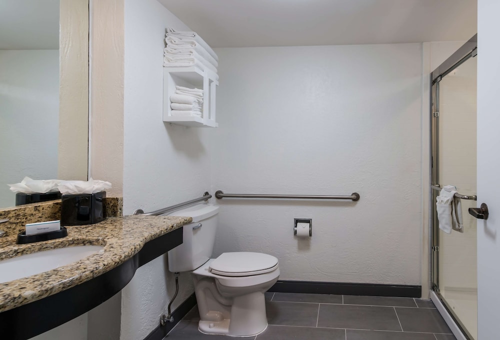 Hampton Inn & Suites Chicago Hoffman Estates - photo 32