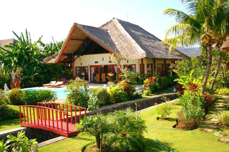 Villa Anaïs Jardin Paradisiaque Face à la Mer — 4-Star Luxury Hotel in Banjar, Indonesia