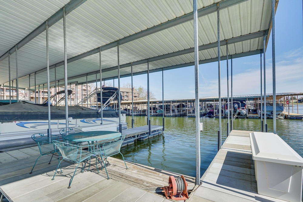 Lakefront Condo w Resort Amenities in Osage Beach - photo 19