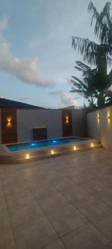 Flats e kitnets em Caraguatatuba Recanto Família Gomes com piscina cozinha garagem seu pet é bem vindo in Caraguatatuba, Brasil