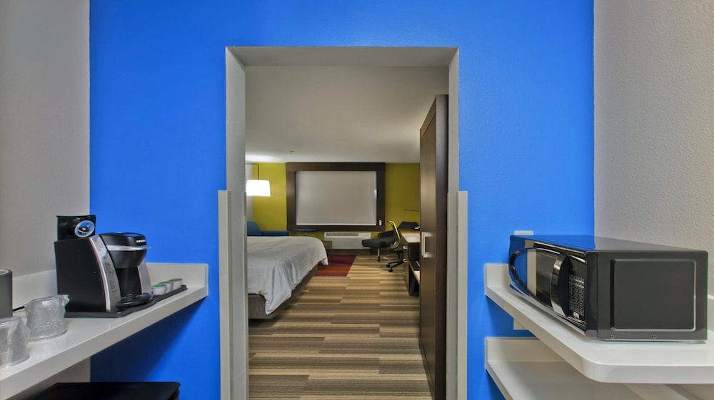 Holiday Inn Express and Suites Green River - photo 12