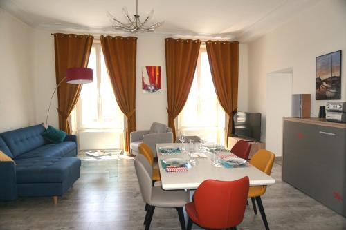 Un Trois Etoiles Entre la Rochelle Et Les Marais Poitevin — hotel in Marans
