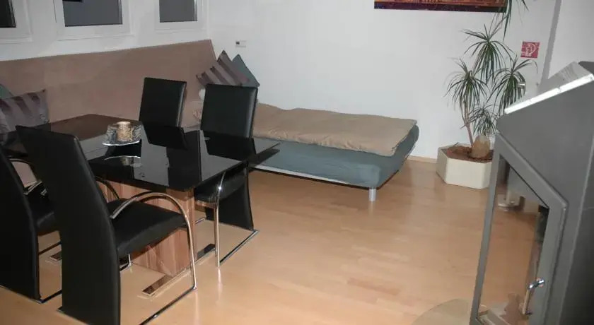 Messezimmer Krefeld — 4-Star Luxury Hotel in Krefeld, Germany