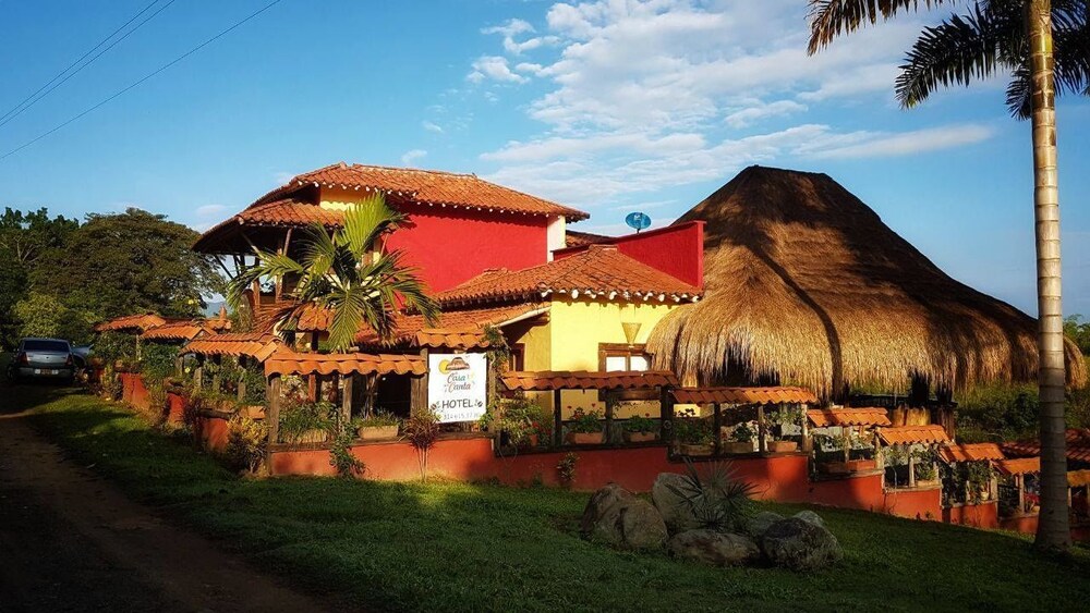 Hotel Boutique La Casa Que Canta — Quimbaya